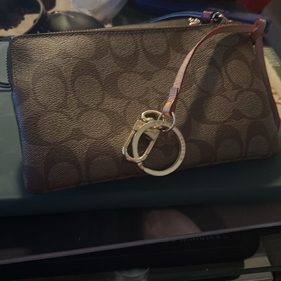 Large Corner Zip Wristlet in Signature Canvas. - Picture 7 of 7